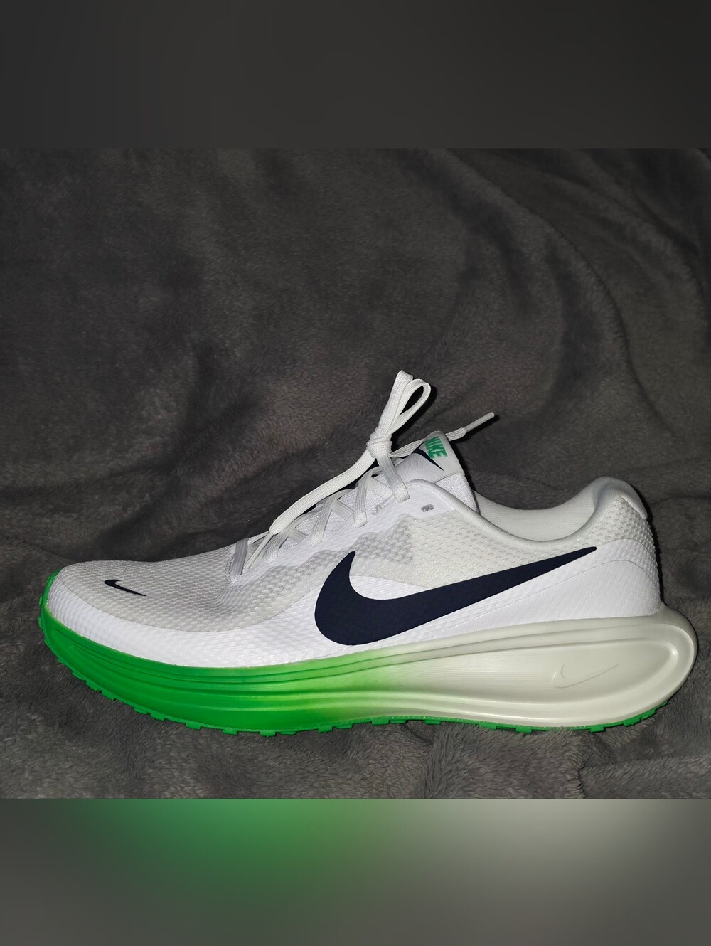 Nike Revolution 8 Running Shoes ~ White Green Spark HJ9198-102 Men's: 10 W *NWT